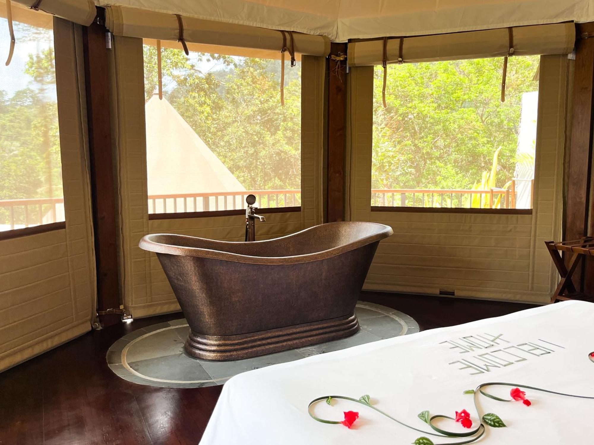 Wapa di Ume Sidemen Sidemen (Bali) Quarto foto A freestanding copper bathtub