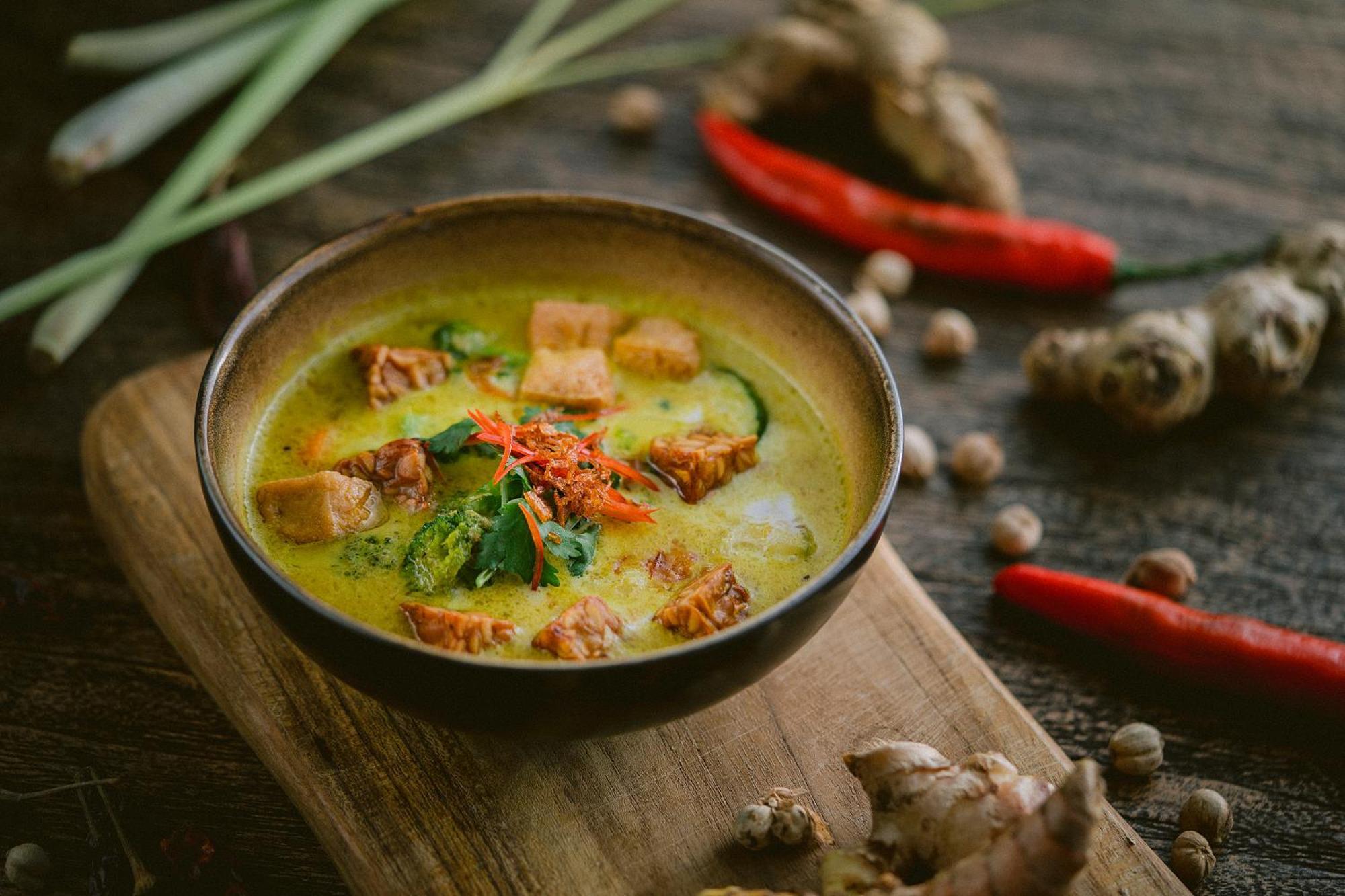 Wapa di Ume Sidemen Sidemen (Bali) Exterior foto A bowl of Thai green curry with chicken